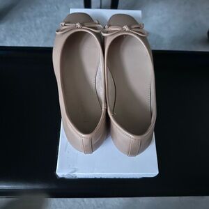 Elegant Tan Bow Loafers
